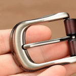 Cinto Artesanal com Fivela Metálica Estilo Vintage e Florão Entalhado Loja Ella Feme