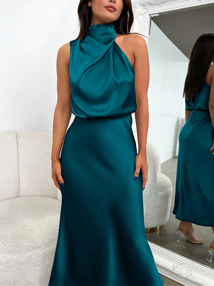 Vestido Feminino Midi Preto em Cetim com Gola Alta e Drapeado