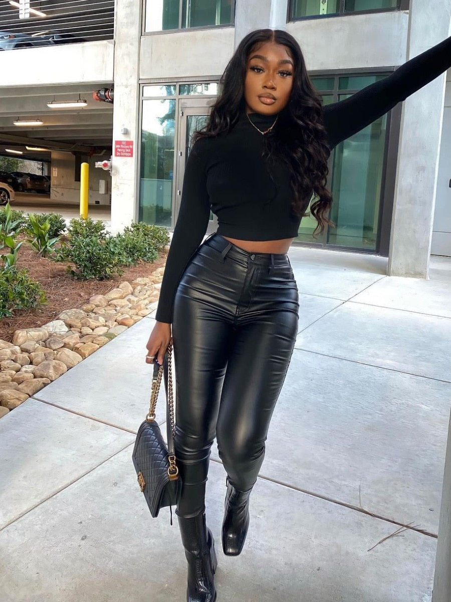Calça Skinny Feminina Couro Fake Preta Cintura Alta com Elastano