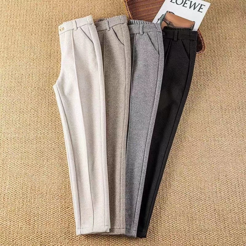 Calça de Alfaiataria Feminina Reta com Bolsos