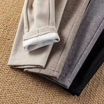 Calça de Alfaiataria Feminina Reta com Bolsos