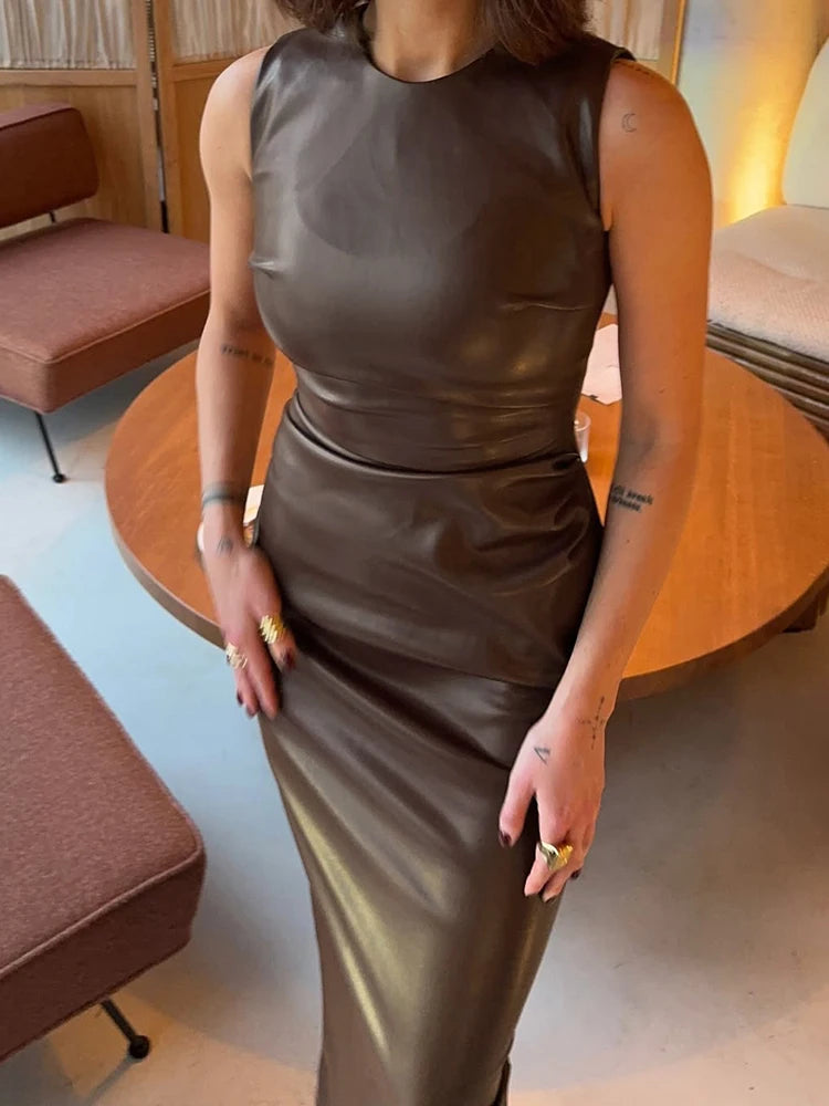 Vestido Midi Feminino em Couro Sintético Marrom Modelagem Ajustada Elegante Sem Mangas