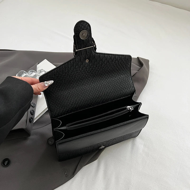 Bolsa Feminina com Corrente e Fivela Estilo Cobra Elegante Textura Croco Estilo Luxo