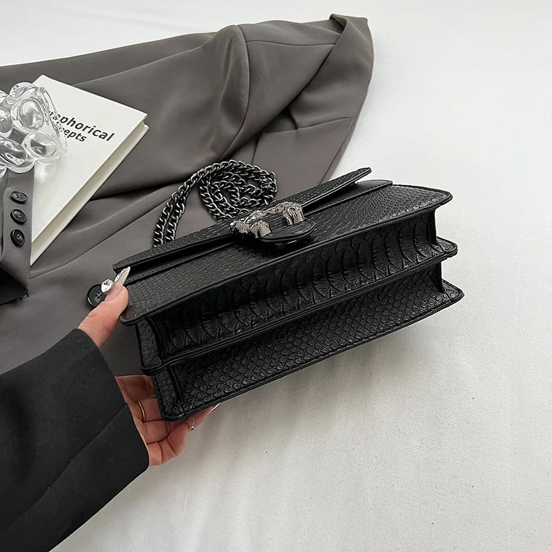 Bolsa Feminina com Corrente e Fivela Estilo Cobra Elegante Textura Croco Estilo Luxo